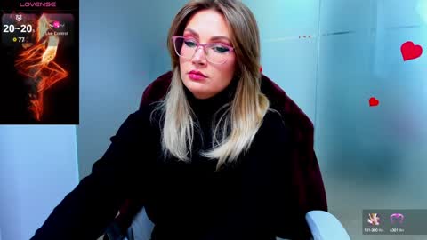 Snapshot of evelyne_rose chatting on January 21, 6:11 am evelyne_rose online show from January 21, 6:11 am