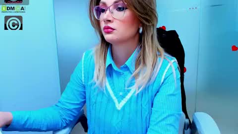 Snapshot of evelyne_rose chatting on March 4, 6:15 am evelyne_rose online show from March 4, 6:15 am