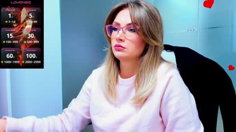 Snapshot of evelyne_rose chatting on January 13, 6:16 am evelyne_rose online show from January 13, 6:16 am
