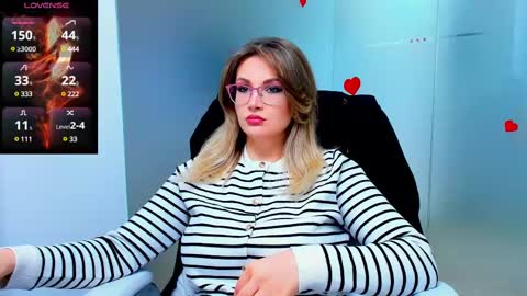 Snapshot of evelyne_rose chatting on February 22, 5:12 am evelyne_rose online show from February 22, 5:12 am