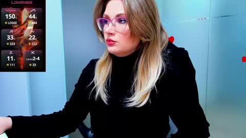 Snapshot of evelyne_rose chatting on February 28, 6:21 am evelyne_rose online show from February 28, 6:21 am