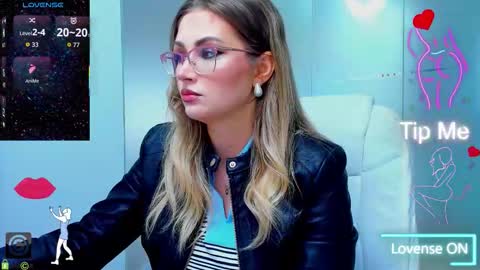 Snapshot of evelyne_rose chatting on September 18, 4:55 am evelyne_rose online show from September 18, 4:55 am