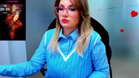 Snapshot of evelyne_rose chatting on January 20, 5:59 am evelyne_rose online show from January 20, 5:59 am