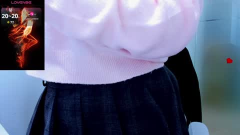 Snapshot of evelyne_rose chatting on January 9, 6:06 am evelyne_rose online show from January 9, 6:06 am