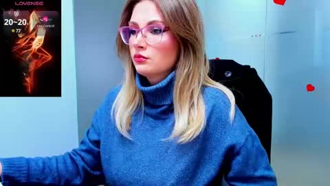 Snapshot of evelyne_rose chatting on February 14, 6:12 am evelyne_rose online show from February 14, 6:12 am
