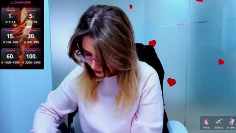 Snapshot of evelyne_rose chatting on March 11, 6:08 am evelyne_rose online show from March 11, 6:08 am