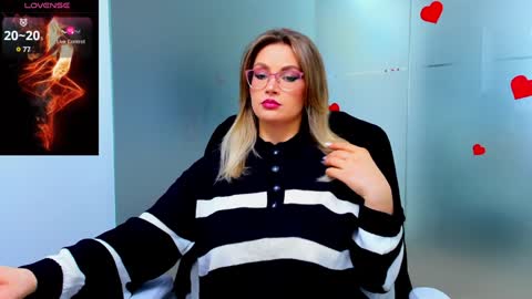 Snapshot of evelyne_rose chatting on January 22, 6:20 am evelyne_rose online show from January 22, 6:20 am