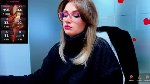 Snapshot of evelyne_rose chatting on January 19, 6:42 am evelyne_rose online show from January 19, 6:42 am