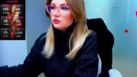 Snapshot of evelyne_rose chatting on February 16, 5:37 am evelyne_rose online show from February 16, 5:37 am