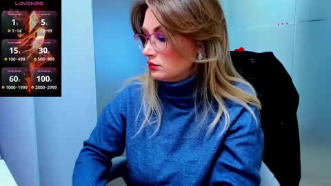 Snapshot of evelyne_rose chatting on February 21, 6:07 am evelyne_rose online show from February 21, 6:07 am