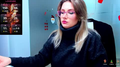 Snapshot of evelyne_rose chatting on January 3, 6:11 am evelyne_rose online show from January 3, 6:11 am