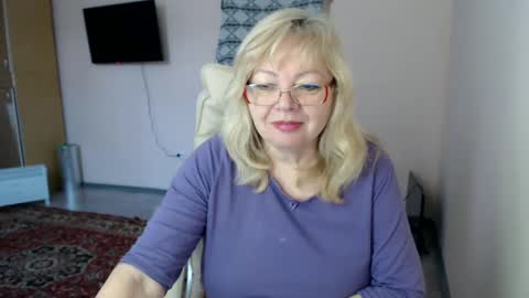 Snapshot of evelynloveshy chatting on February 21, 7:55 am BarbaraBlondy online show from February 21, 7:55 am