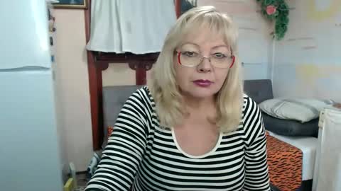 Snapshot of evelynloveshy chatting on October 17, 1:14 pm BarbaraBlondy online show from October 17, 1:14 pm