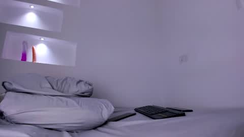 Snapshot of evelynn_jones_ chatting on October 26, 2:40 am Eve online show from October 26, 2:40 am