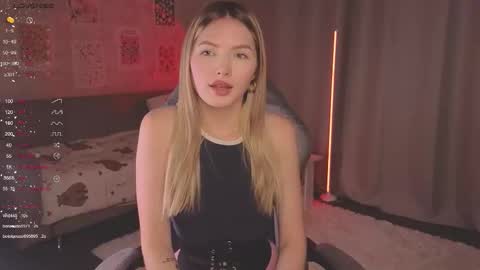 Evelyn online show from October 18, 11:46 am