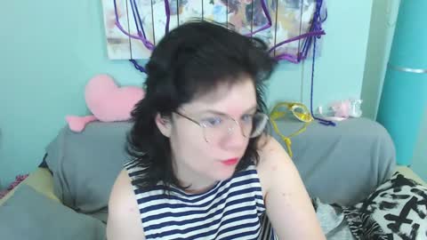 Snapshot of everly_rays chatting on December 14, 2:00 am Everly online show from December 14, 2:00 am