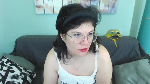 Snapshot of everly_rays chatting on February 6, 2:33 am Everly online show from February 6, 2:33 am