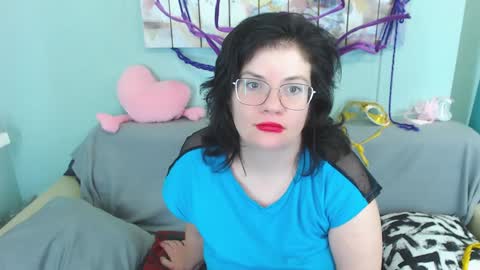 Snapshot of everly_rays chatting on December 10, 2:28 pm Everly online show from December 10, 2:28 pm