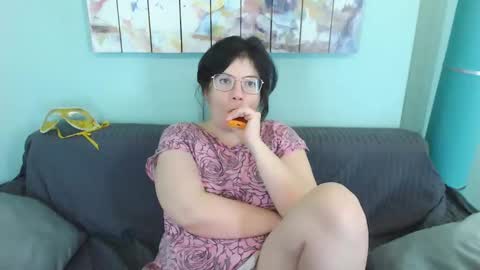 Snapshot of everly_rays chatting on February 21, 11:33 am Everly online show from February 21, 11:33 am