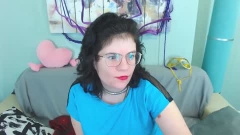 Snapshot of everly_rays chatting on December 5, 8:00 am Everly online show from December 5, 8:00 am