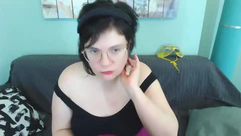 Snapshot of everly_rays chatting on February 18, 8:15 pm Everly online show from February 18, 8:15 pm