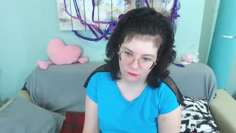 Snapshot of everly_rays chatting on December 7, 5:04 am Everly online show from December 7, 5:04 am