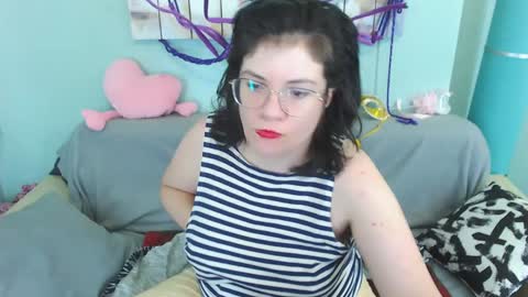 Snapshot of everly_rays chatting on December 14, 1:06 pm Everly online show from December 14, 1:06 pm