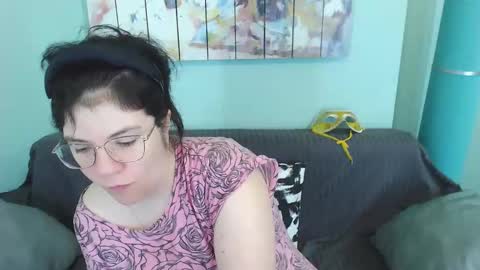 Snapshot of everly_rays chatting on February 14, 7:59 am Everly online show from February 14, 7:59 am