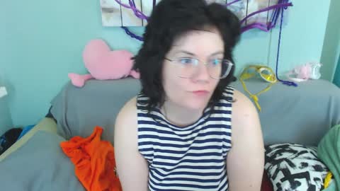 Snapshot of everly_rays chatting on December 11, 3:56 am Everly online show from December 11, 3:56 am