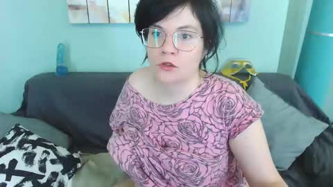 Snapshot of everly_rays chatting on February 12, 10:56 am Everly online show from February 12, 10:56 am