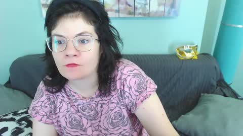 Snapshot of everly_rays chatting on January 28, 11:06 am Everly online show from January 28, 11:06 am