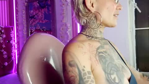 everlyn_sexx online show from April 22, 3:20 pm