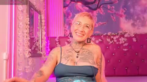 everlyn_sexx online show from February 25, 8:18 pm