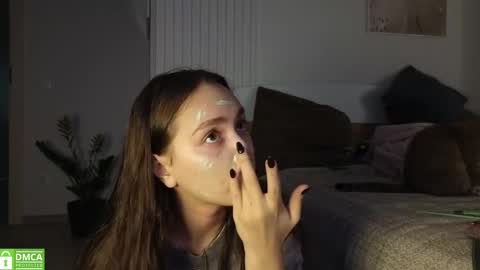 evi_woow online show from October 25, 6:43 am