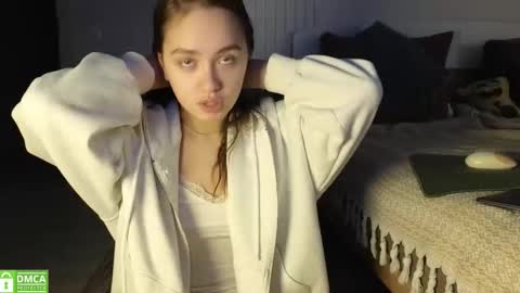 evi_woow online show from October 21, 2:15 am