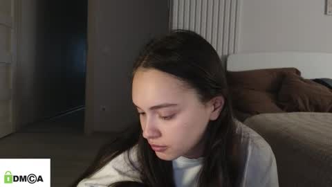 evi_woow online show from March 10, 9:30 pm