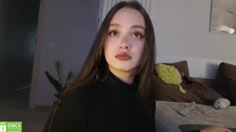 evi_woow online show from October 13, 7:05 pm