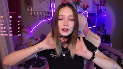 Evie online show from April 11, 8:34 pm