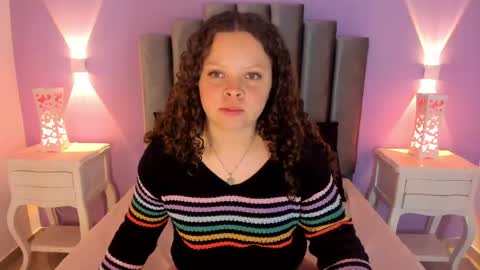evierouse_ online show from May 14, 8:47 pm