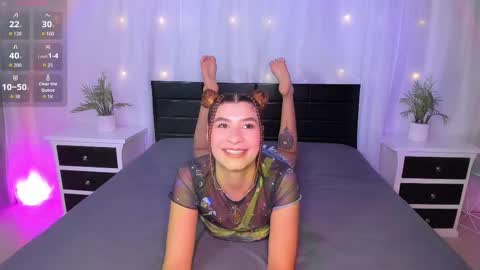 Snapshot of evoletbee chatting on September 30, 2:01 pm Evolet online show from September 30, 2:01 pm