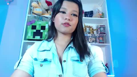 Snapshot of evybubbles_ chatting on December 20, 5:18 pm Im Evy online show from December 20, 5:18 pm