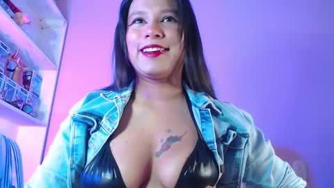 Snapshot of evybubbles_ chatting on January 14, 4:40 pm Im Evy online show from January 14, 4:40 pm
