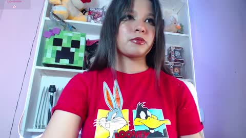 Snapshot of evybubbles_ chatting on December 4, 4:27 pm Im Evy online show from December 4, 4:27 pm