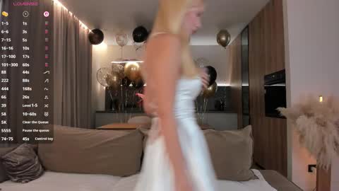 Snapshot of ewagreen chatting on October 22, 8:36 pm Eva m1racle online show from October 22, 8:36 pm