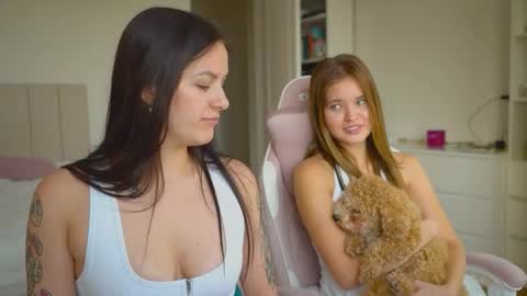 ewelynscott online show from November 8, 12:32 pm