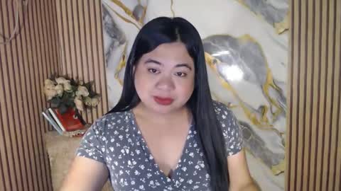 SHANTAL MARIE online show from April 12, 2:20 pm