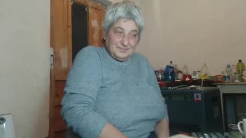 Snapshot of exquisitemature chatting on December 11, 10:06 pm ExquisiteMature online show from December 11, 10:06 pm