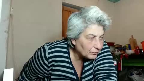 Snapshot of exquisitemature chatting on February 17, 12:32 am ExquisiteMature online show from February 17, 12:32 am
