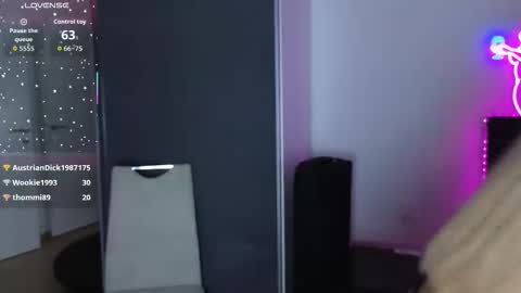 Snapshot of exxxandra chatting on September 19, 7:02 pm Xandra EX online show from September 19, 7:02 pm