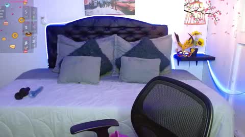 Snapshot of eymmy_24 chatting on October 20, 1:08 am eymmy_24 online show from October 20, 1:08 am